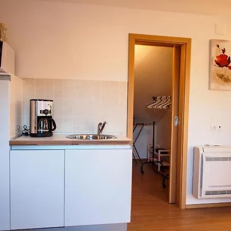 Anuska- One Bedroom With Balcony And Sea View Διαμέρισμα Cavtat