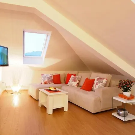 Anuska- One Bedroom With Balcony And Sea View *
